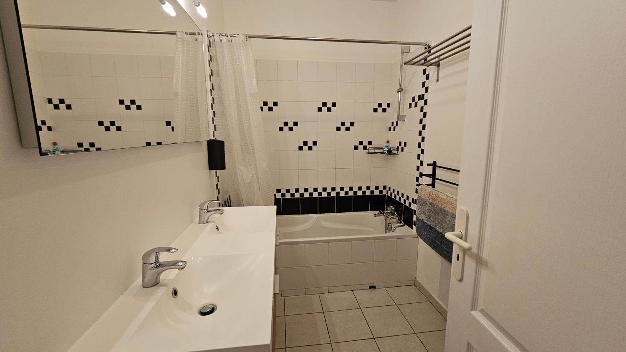 Bed To Rent - Maison Calme Avec Jacuzzi Sous Supplement Bordeaux Kültér fotó