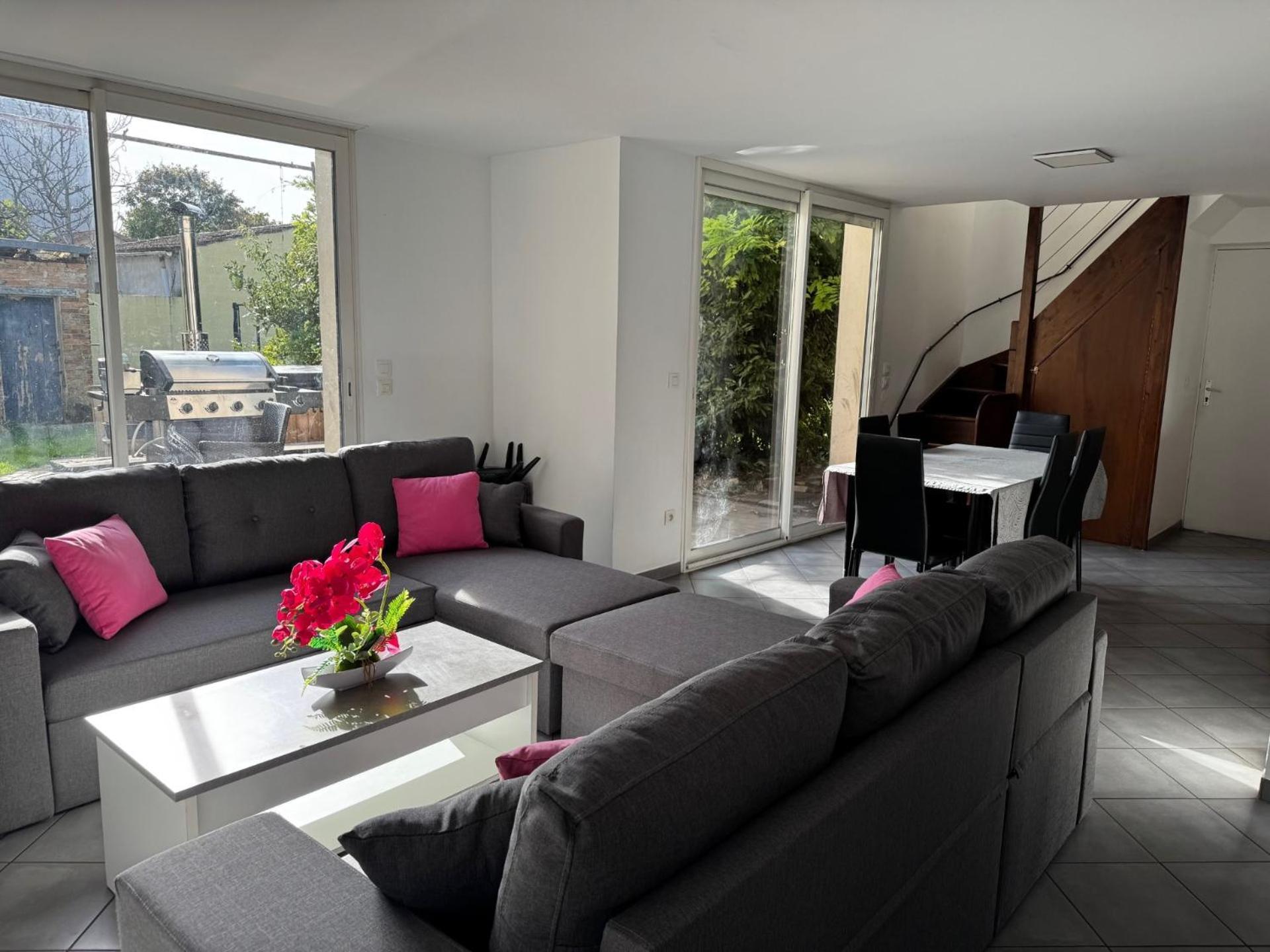 Bed To Rent - Maison Calme Avec Jacuzzi Sous Supplement Bordeaux Kültér fotó